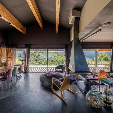 Salon et salle à manger face au Aiguilles de Bavella - Villa Nature - Espaces de vie