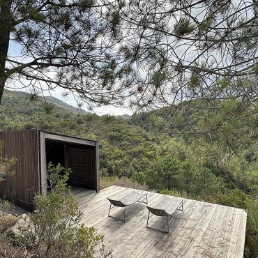 Transats face aux Aiguilles de Bavella - Cabane Casella - Location de tiny house à Sari-Solenzara, Corse