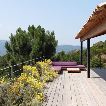 Salon d'extérieur à coté des immortelles corses - Villa Nature - Espaces extérieurs