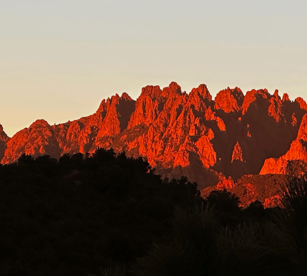 Coucher de soleil sur les Aiguilles de Bavella - Villa Nature - Découvrir Sari-Solenzara et ses alentours