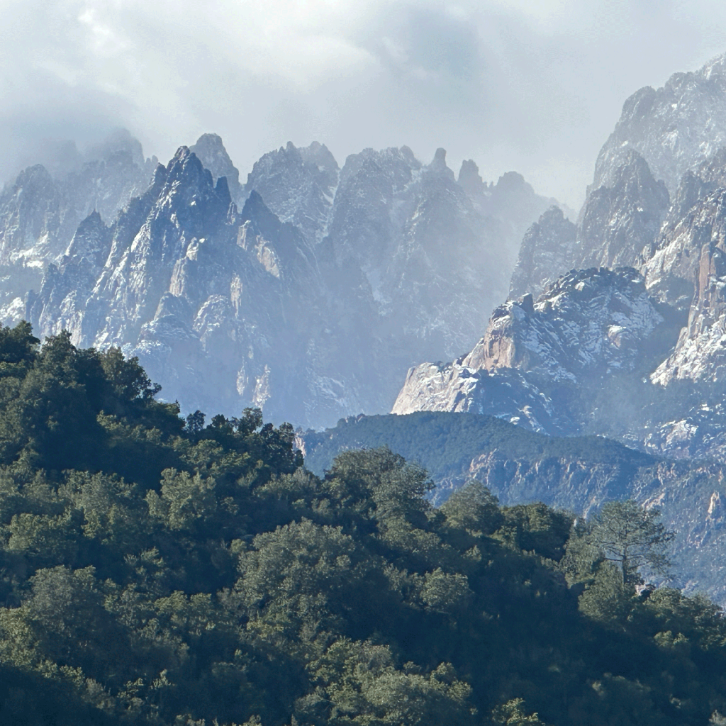 Les Aiguilles de Bavella sous la neige 2 - Villa Nature - Découvrir Sari-Solenzara et ses alentours