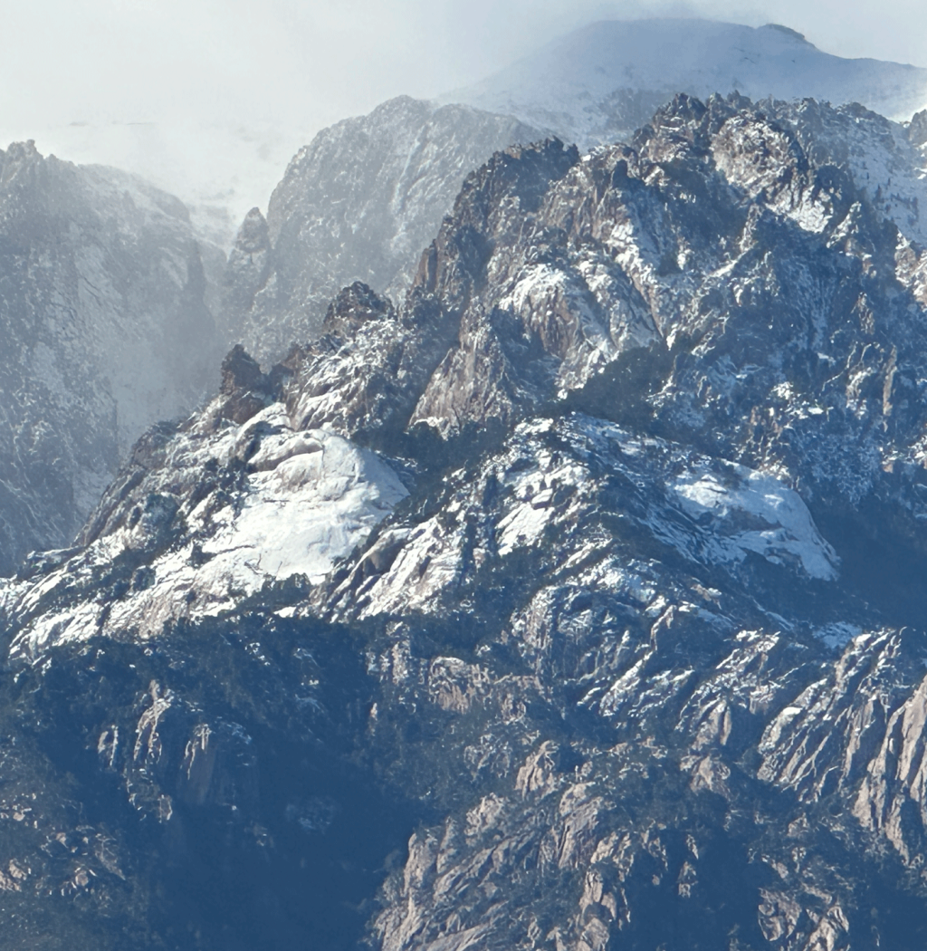 Les Aiguilles de Bavella sous la neige- Villa Nature - Découvrir Sari-Solenzara et ses alentours