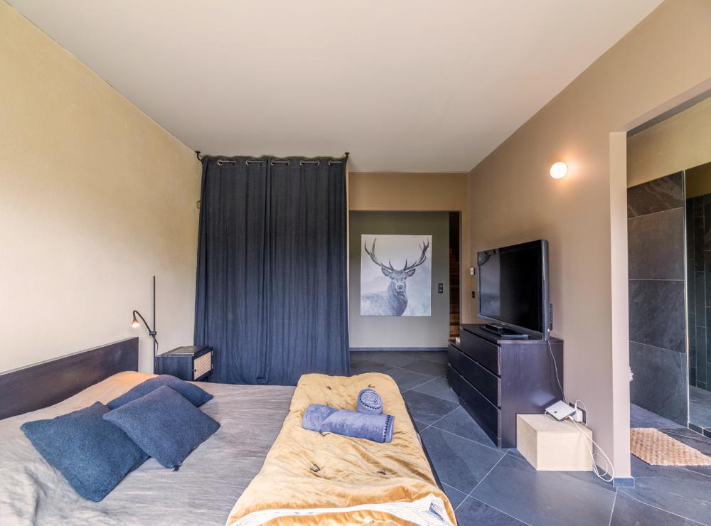 Chambre 3 avec lit double et salle d'eau privative - Villa Nature - Location de villa à Sari-Solenzara, Corse