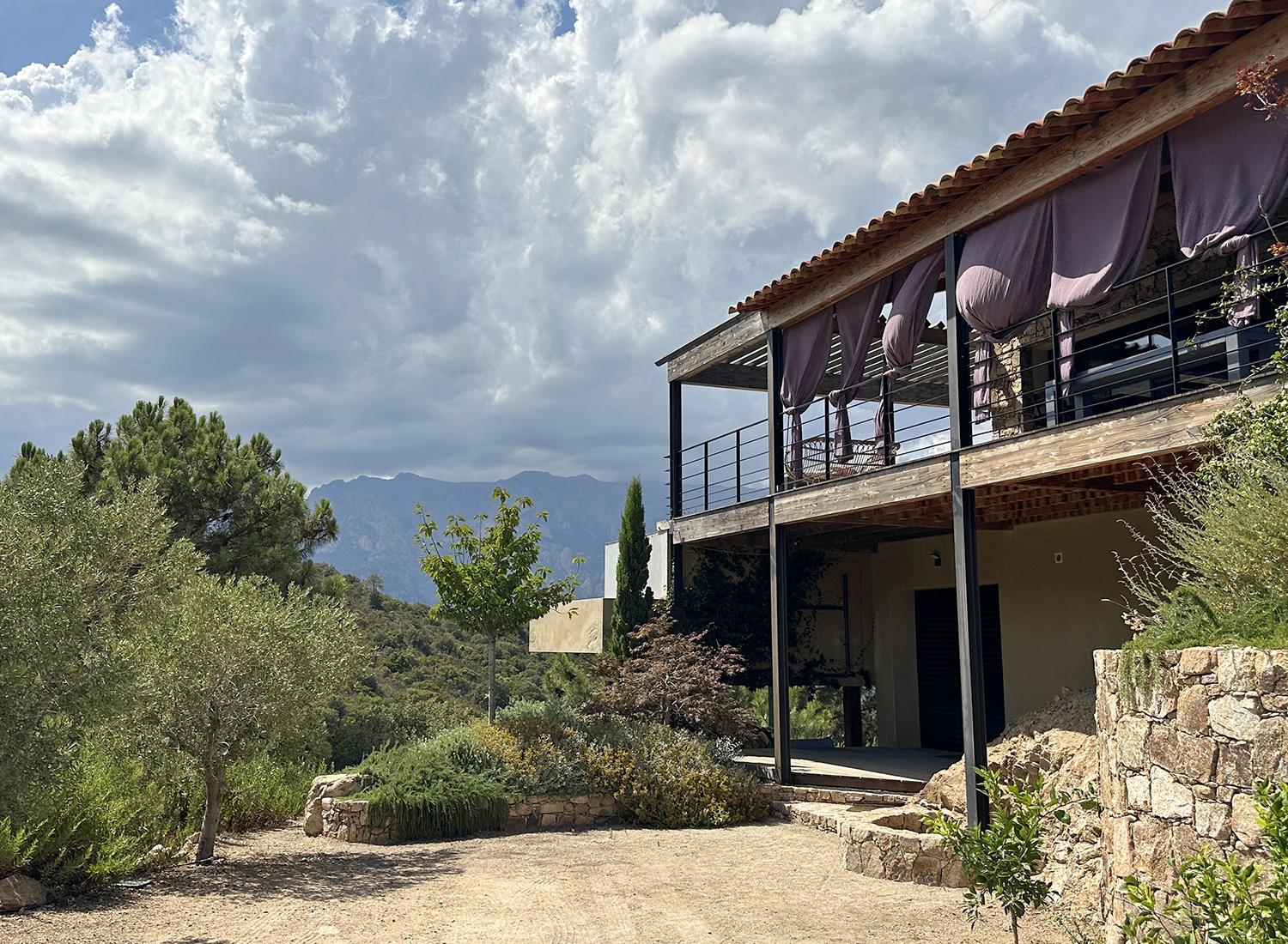 Votre arrivée à la villa U Sognu - Villa Nature - Espaces extérieurs, l'entrée