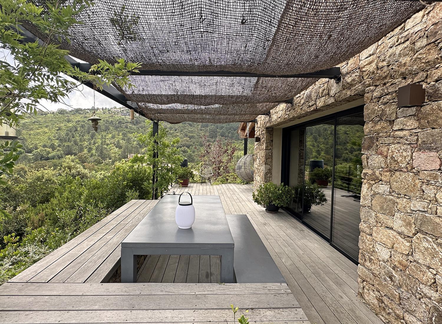 Terrasse Est sous la glycine - Villa Nature - Espaces extérieurs
