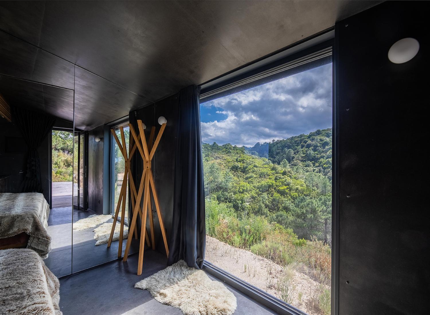 Vue depuis la cabane sur les Aiguilles de Bavella - Cabane Casella - Location de tiny house à Sari-Solenzara, Corse